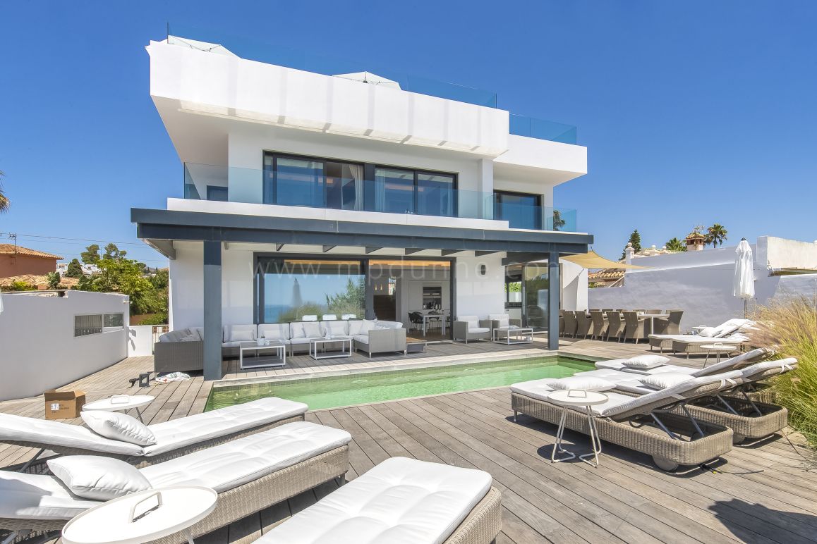 Spectacular Frontline Villa for rent in Costa Bella