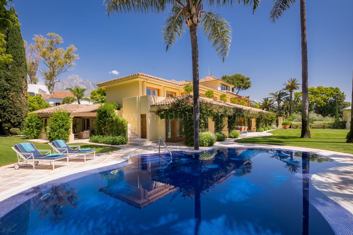 Detached Villa in Marbella Club for holiday rentals