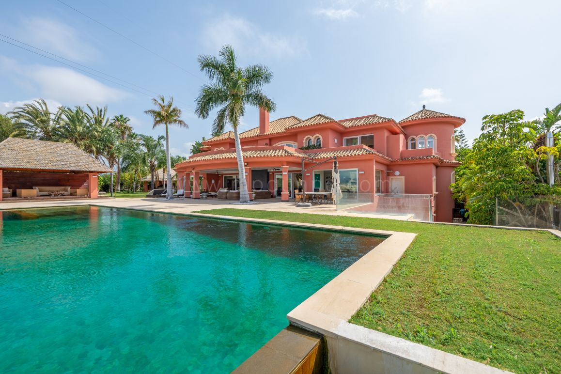 Villa El Paraiso im klassischen Stil mit Panoramablick