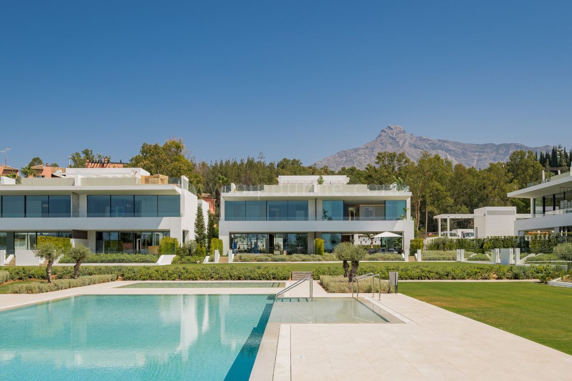 Villa de Lujo en la Milla de Oro de Marbella con Impresionantes Vistas al Mar
