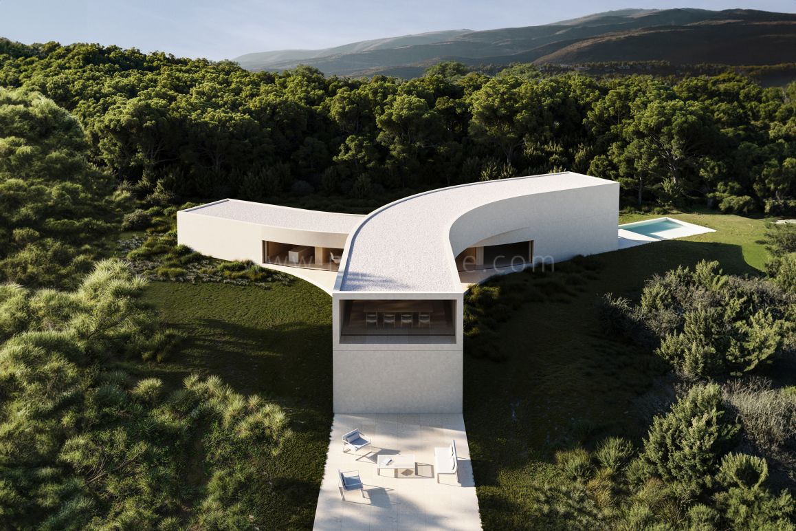Villa with Panoramic Views of Real Club Valderrama in Sotogrande