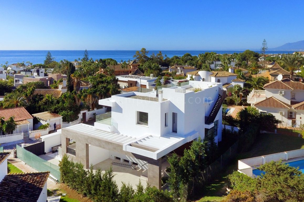 Moderne, brandneue Villa am Strand von Marbesa, Elviria
