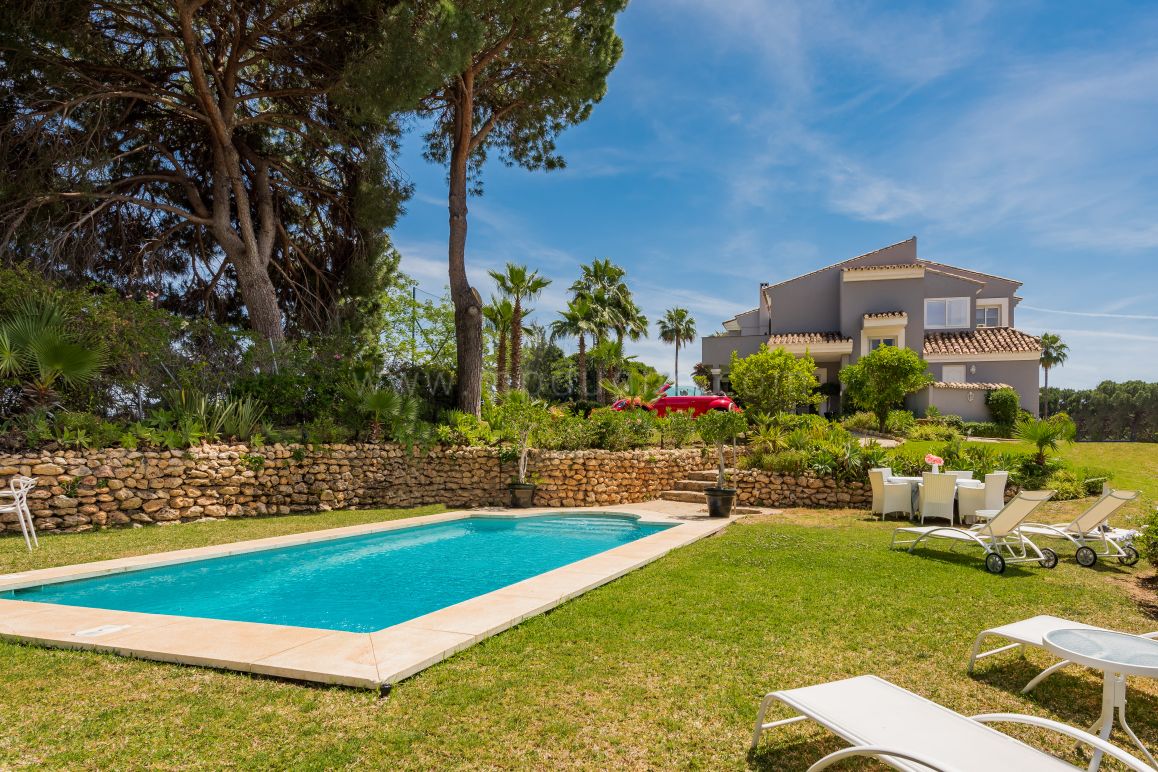 Frontline Golf Villa with Panoramic Views in La Quinta, Benahavis