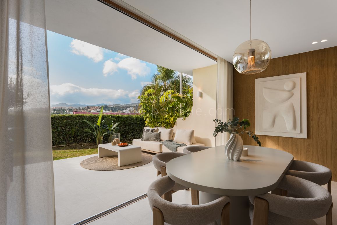 Elegante adosado con terrazas en Aloha, Nueva Andalucía