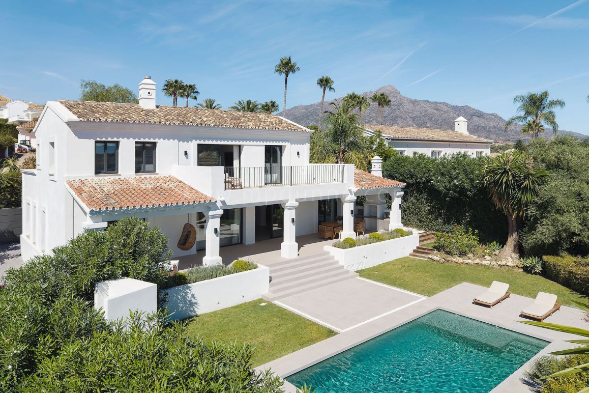 Villa Rosalia, Villa Contemporaine avec Vue sur la Mer à Nueva Andalucía, Marbella