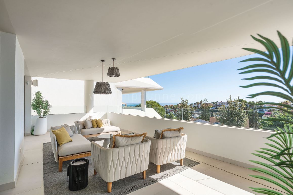 Stunning Semi-Detached Property with Panoramic Views