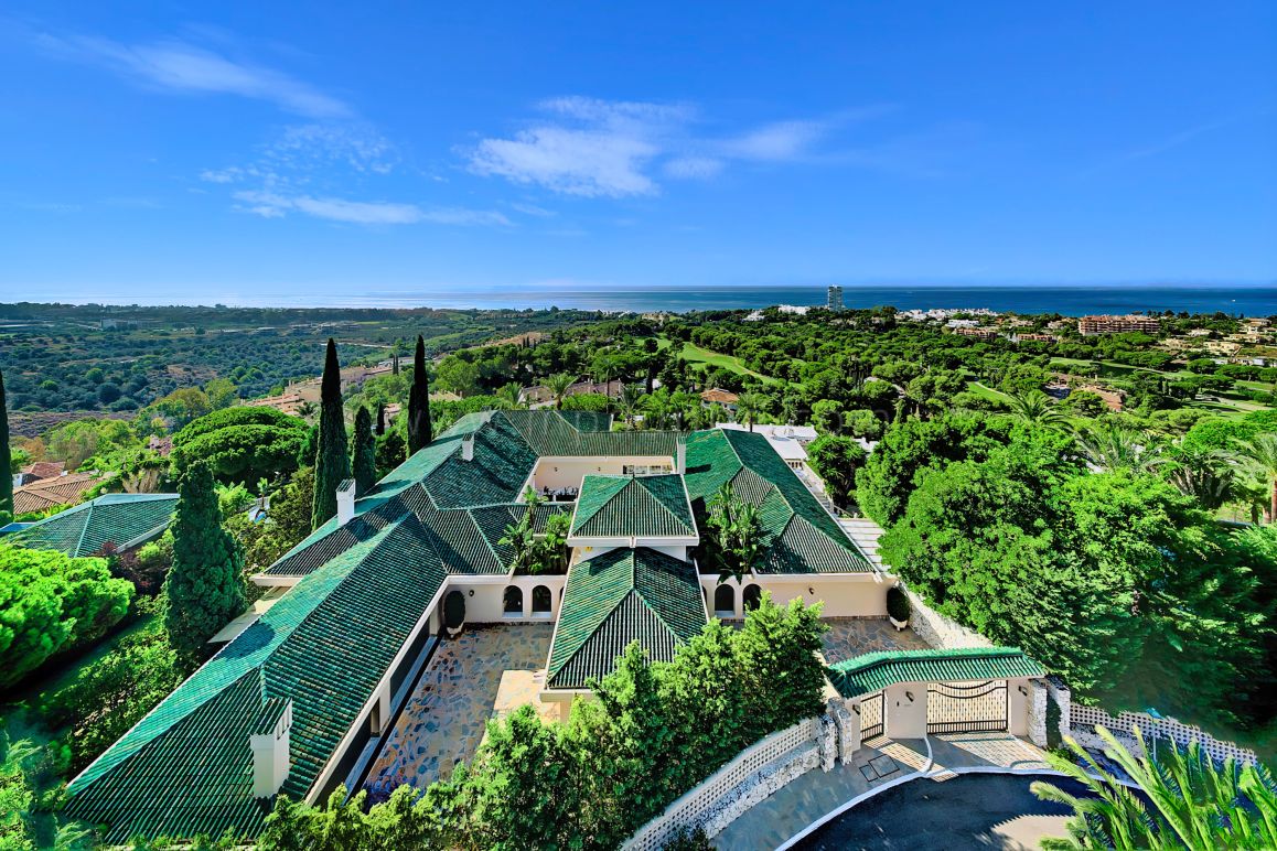 Andalusian Classic Villa with Panoramic Sea Views in Río Real, Marbella