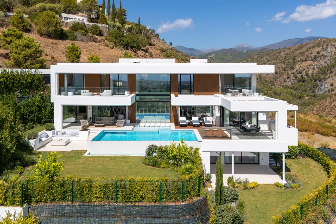 Villa Mediterránea Moderna con Vistas Panorámicas en Lomas de La Quinta