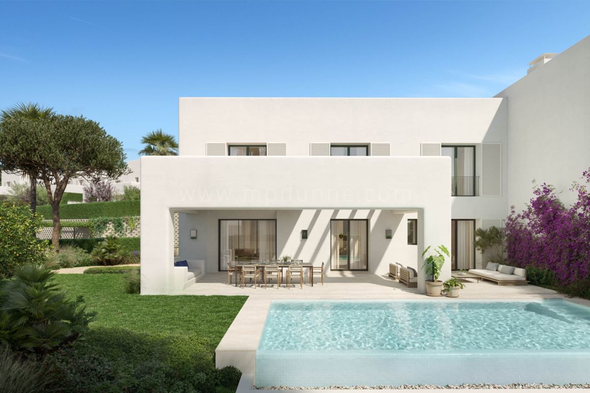 Family Villa with Private Garden and Pool in Sotogrande Alto