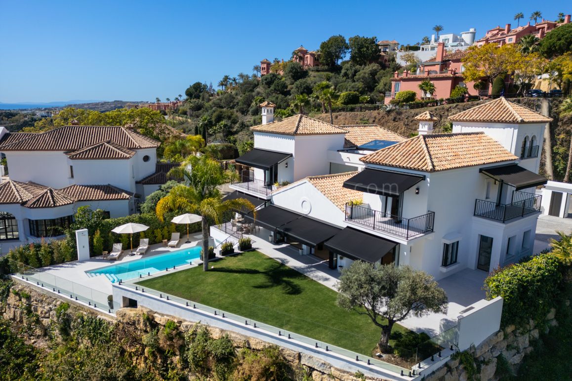 Modern Mediterranean Villa with Panoramic Sea Views in Monte Halcones