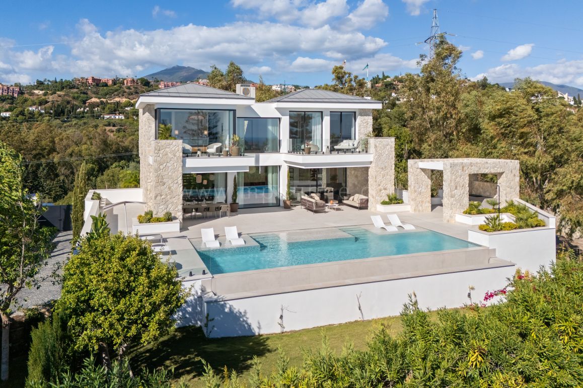 Moderne Luxusvilla mit Panoramablick in La Quinta, Marbella