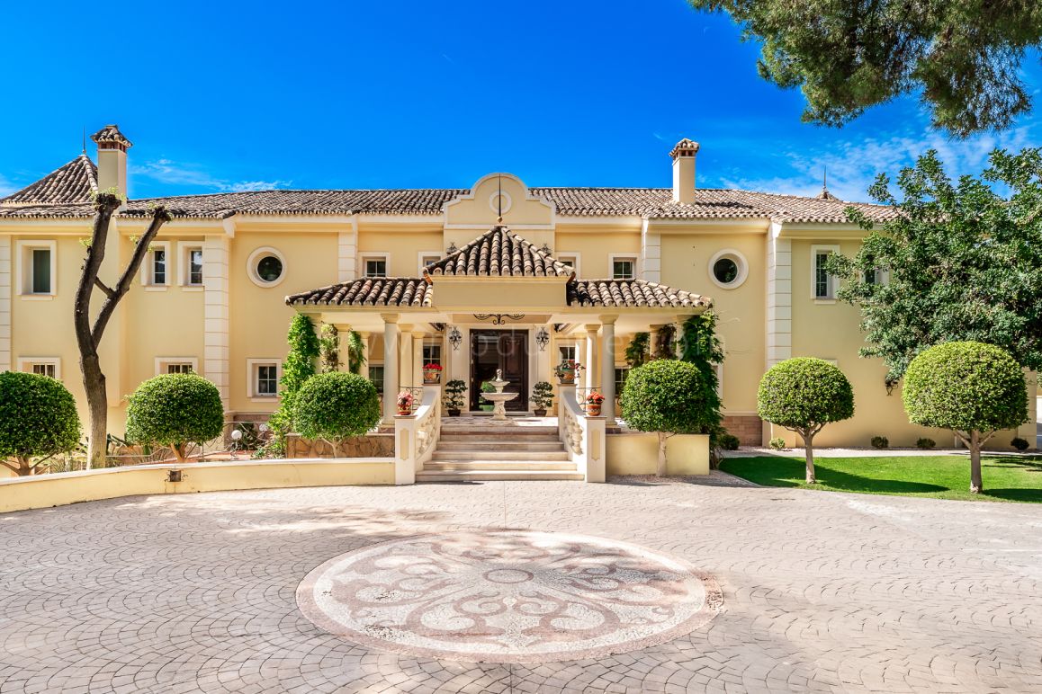 Classic Mediterranean Villa with Sea Views in Sierra Blanca