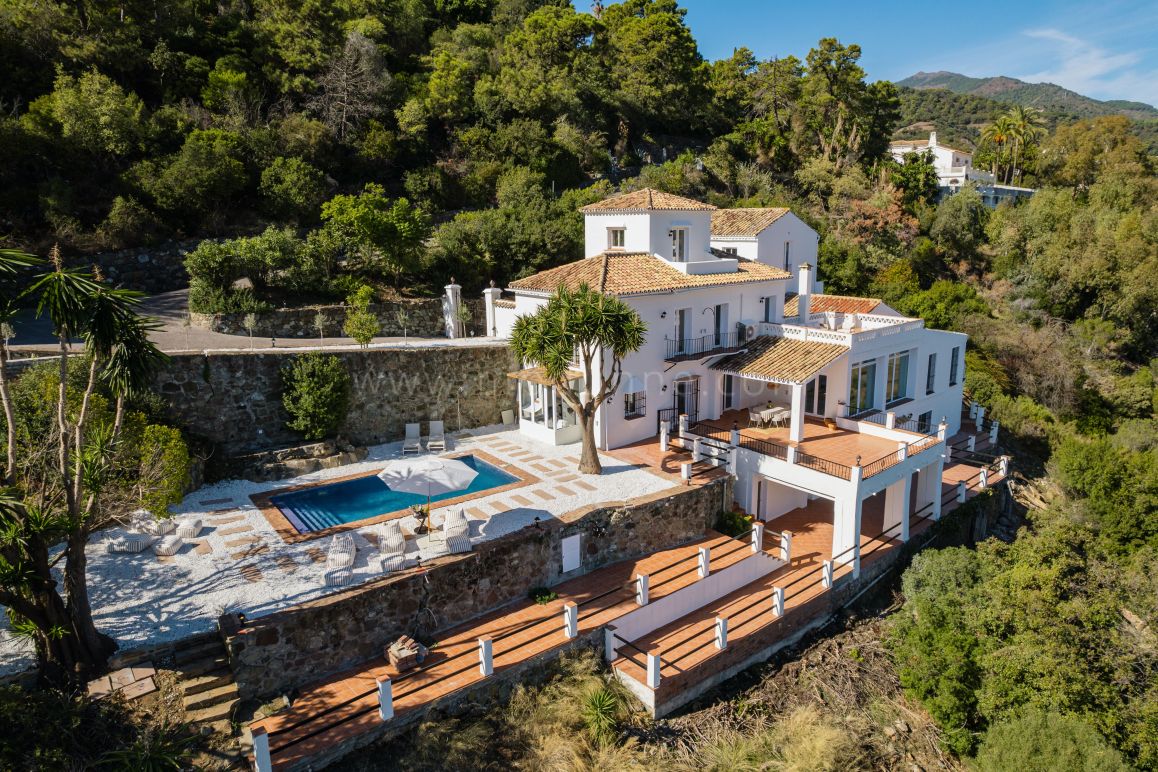 Villa elegante con vistas panorámicas al mar en El Madroñal, Benahavís