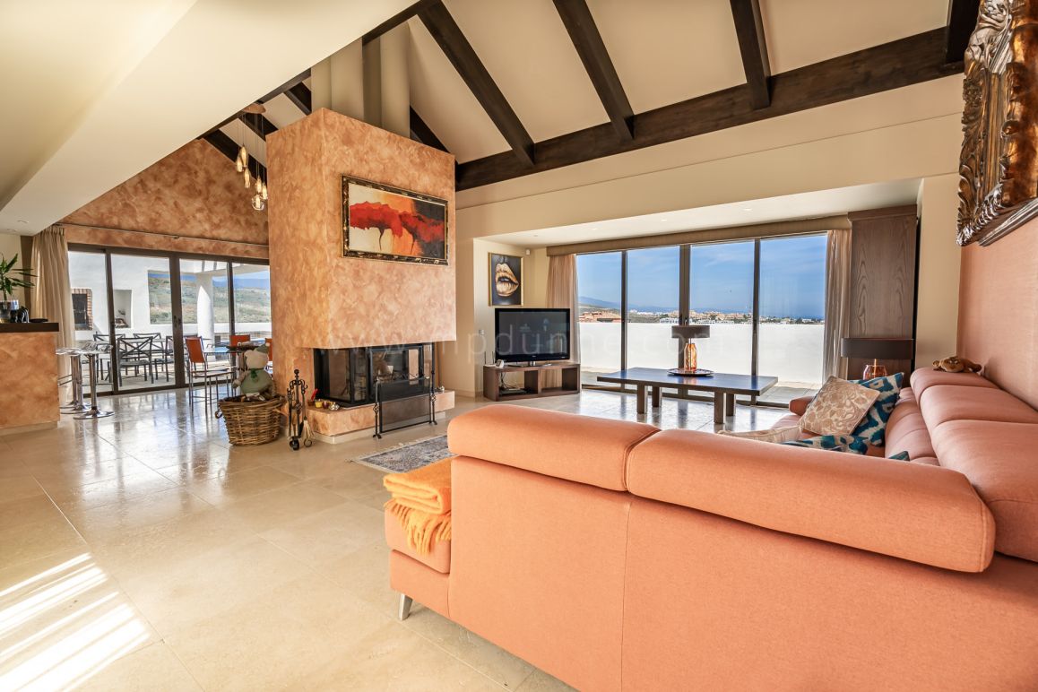 Penthouse mit Atemberaubendem Meerblick in Benahavis, Costa del Sol
