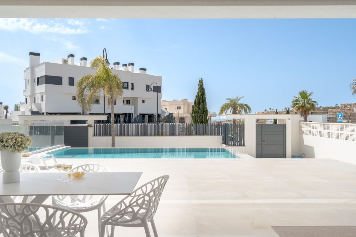 Villa de cuatro dormitorios con vistas al mar en La Cala de Mijas