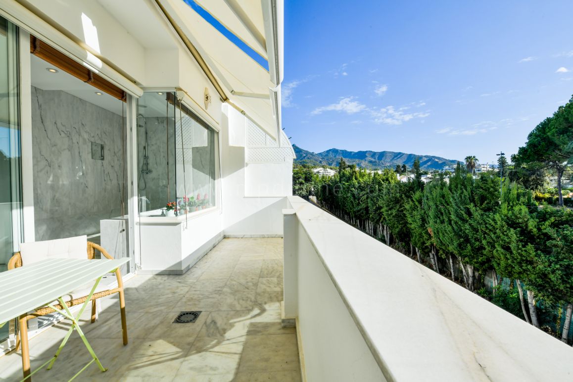 Strandhaushälfte mit Panoramablick an der Goldenen Meile von Marbella