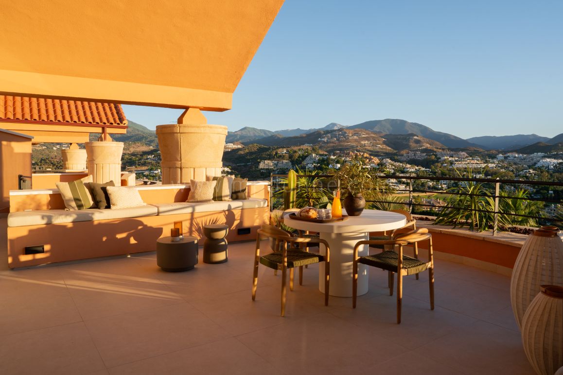 Penthouse avec Piscine sur le Toit et Vues Panoramiques à Magna Marbella