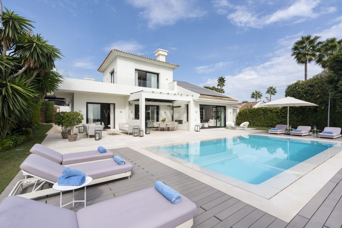Villa Moderna con Vistas Panorámicas en Los Naranjos Golf Marbella