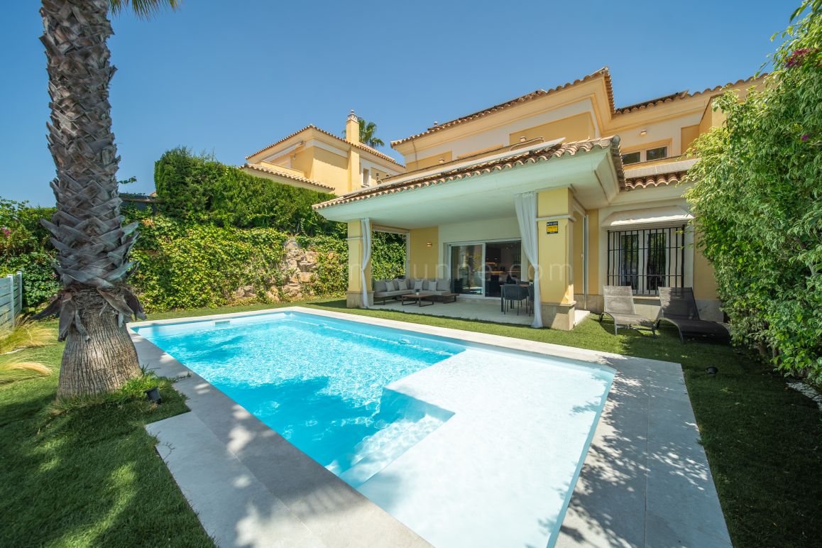 Villa, Santa Clara Golf, Marbella East
