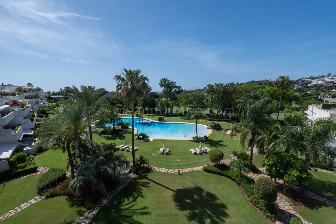 Duplex penthouse avec vue mer en première ligne de golf