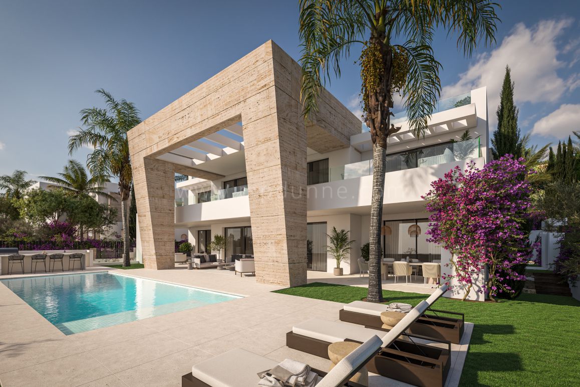 Fünf-Zimmer-Villa mit Dachsolarium in Estepona