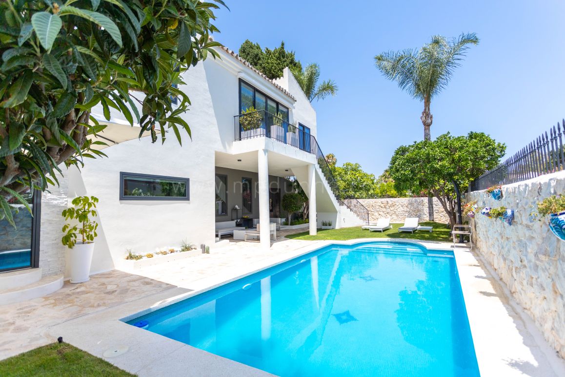 Villa moderne à trois niveaux à El Paraiso Barronal, Marbella