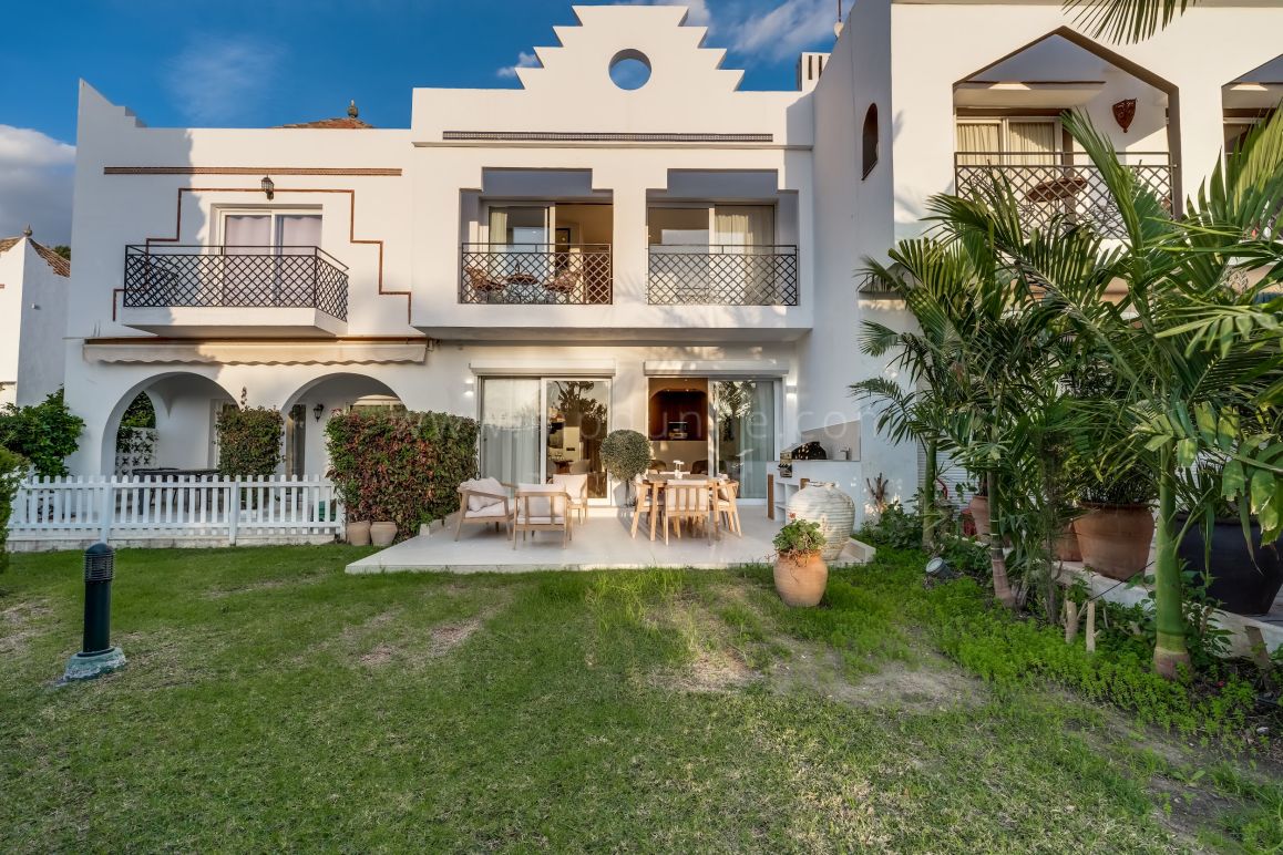 Élégante maison mitoyenne de 4 chambres à Los Potros