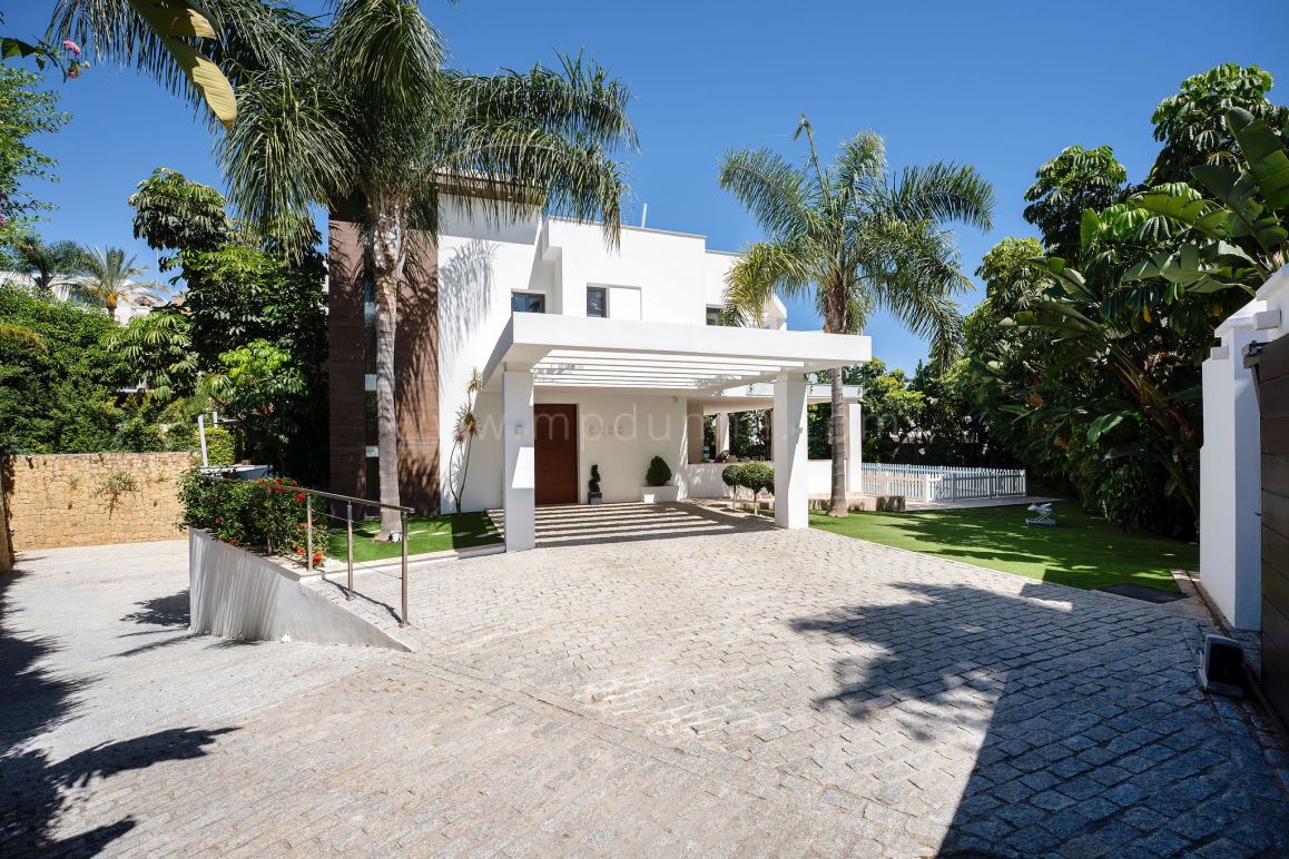 Villa familiar de cinco dormitorios en La Quinta, Benahavís