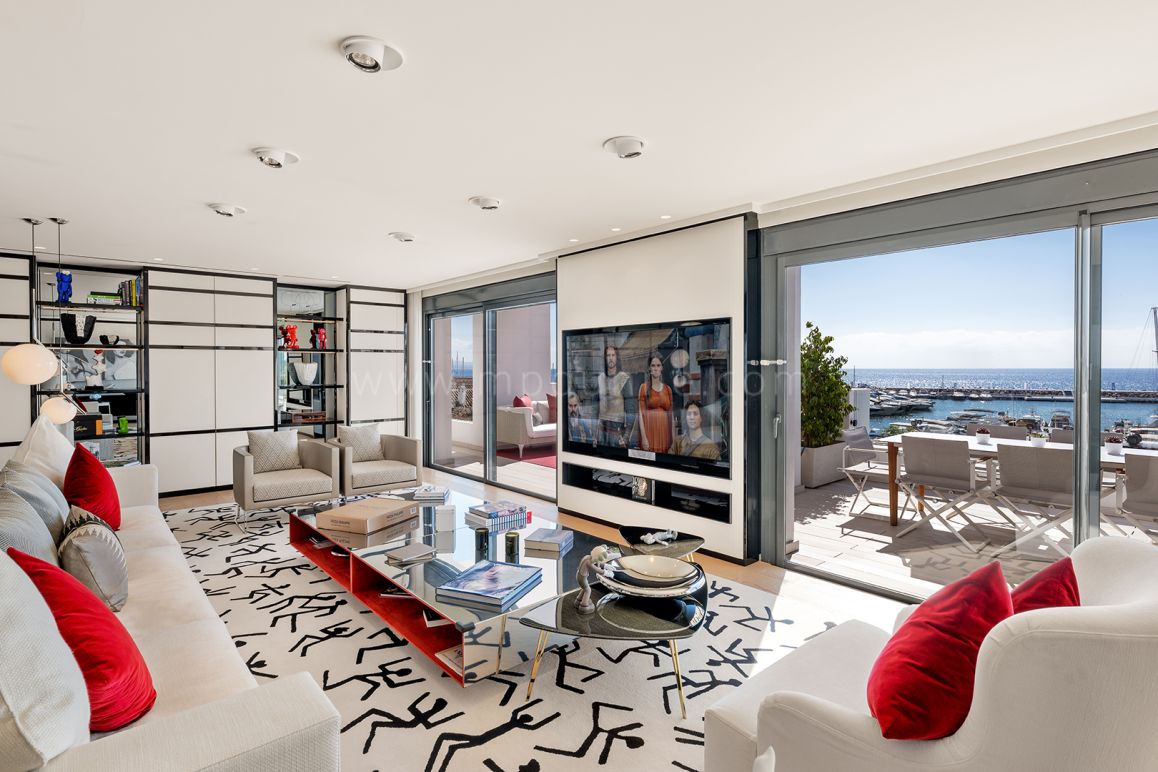 Penthouse with Sea Views in Puerto Banús