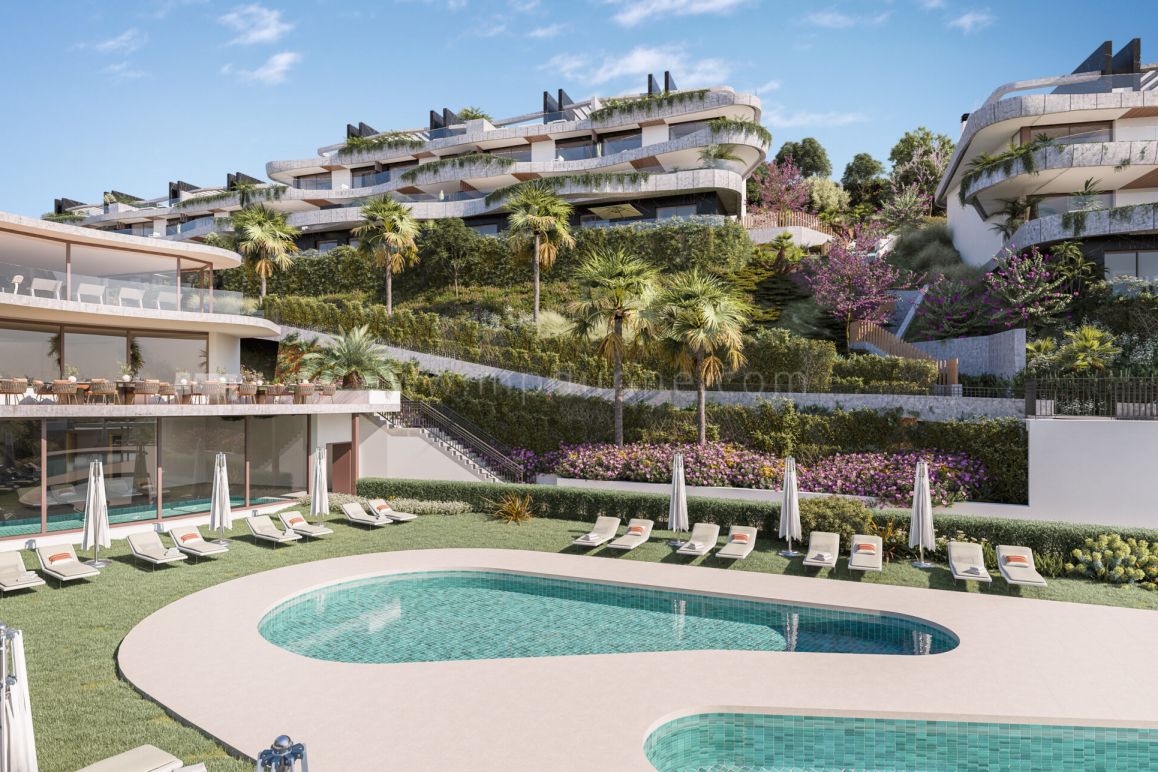 Three-Bedroom Ground-Floor Duplex with Terrace in Elviria, Marbella East