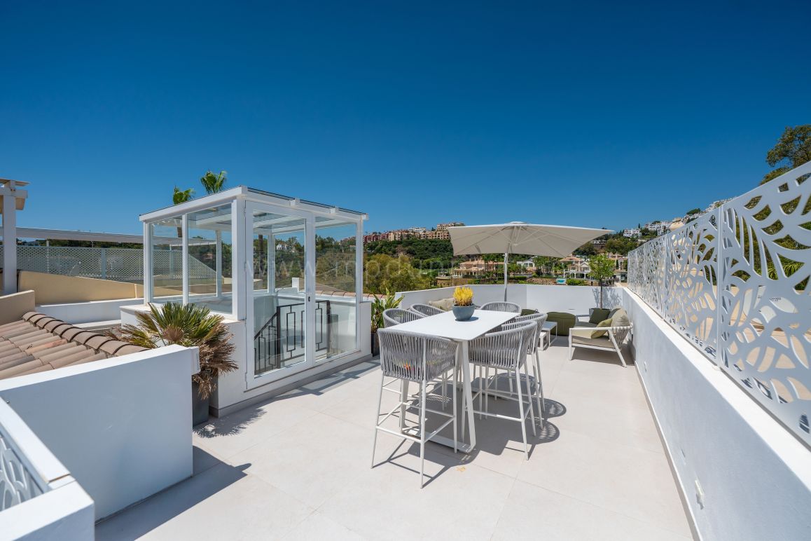 Elegantes Stadthaus mit Panoramablick in La Quinta Hills, Benahavís