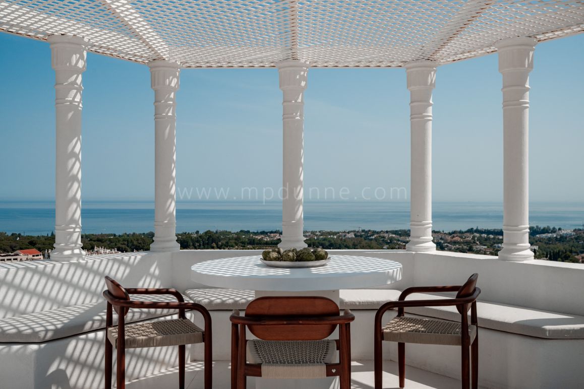 Penthouse moderne avec piscine privée et vue mer sur le Golden Mile de Marbella