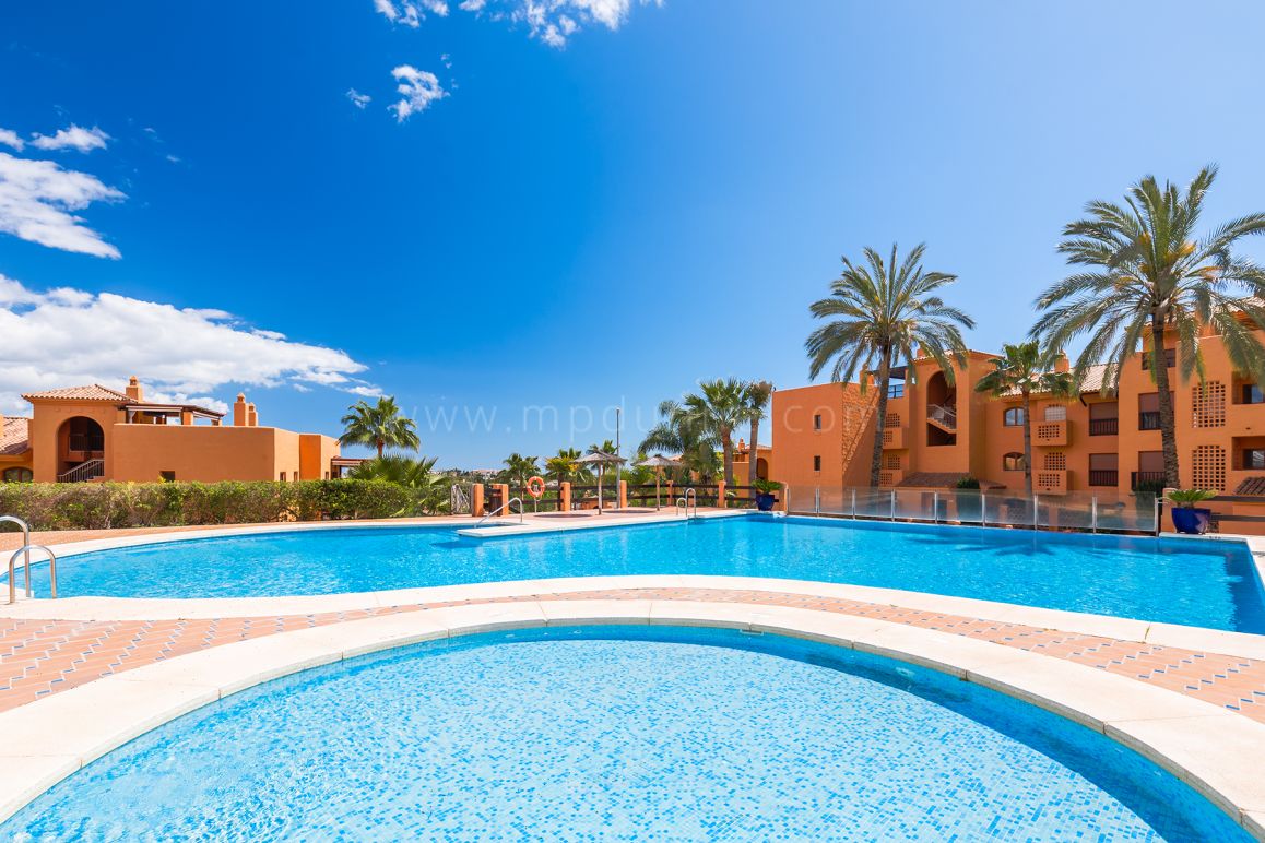 Apartamento Reformado en Planta Baja con Jardín Privado en Gazules del Sol