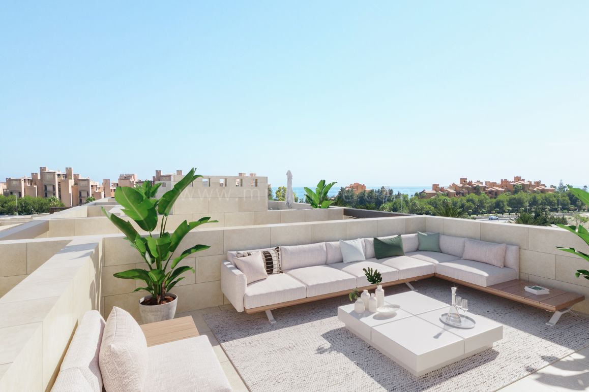 Apartamento en Planta Baja con Terraza, Jardín y Vistas al Mar