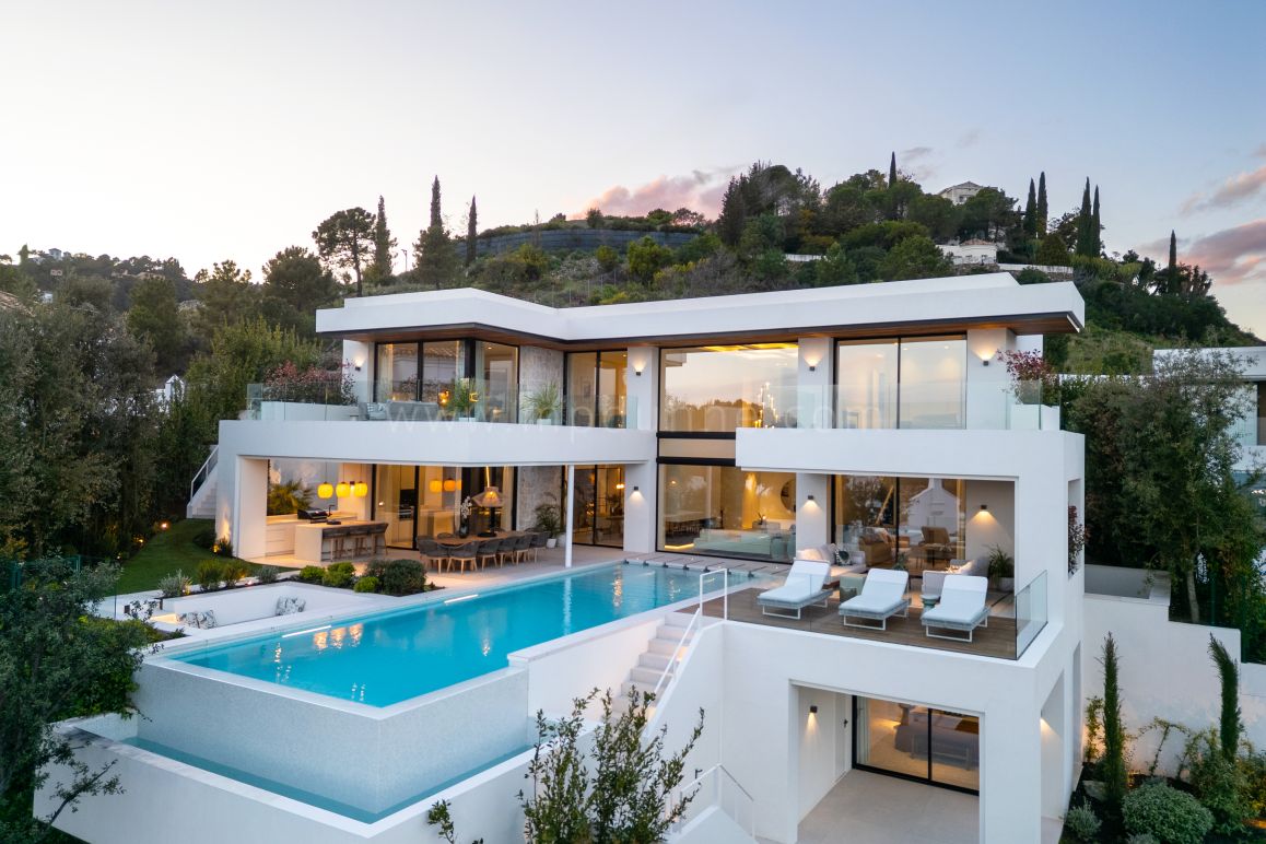 Luxury Six Bedroom Villa with Sea Views in Lomas de La Quinta