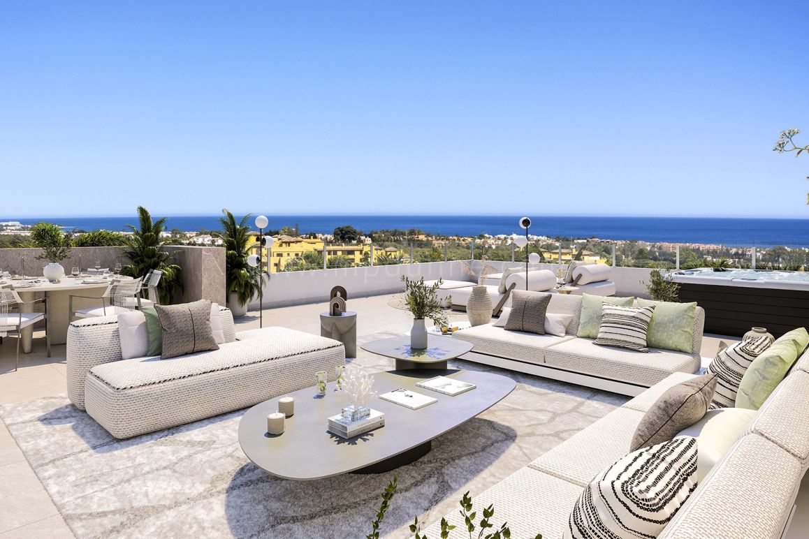 Ático de tres dormitorios con vistas al mar en Estepona, New Golden Mile