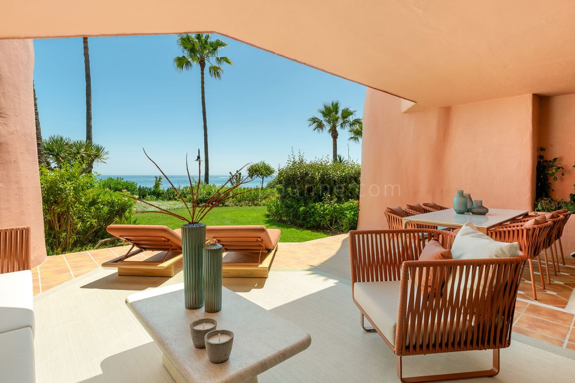 Appartement en rez-de-chaussée face à la mer avec vue directe sur la mer