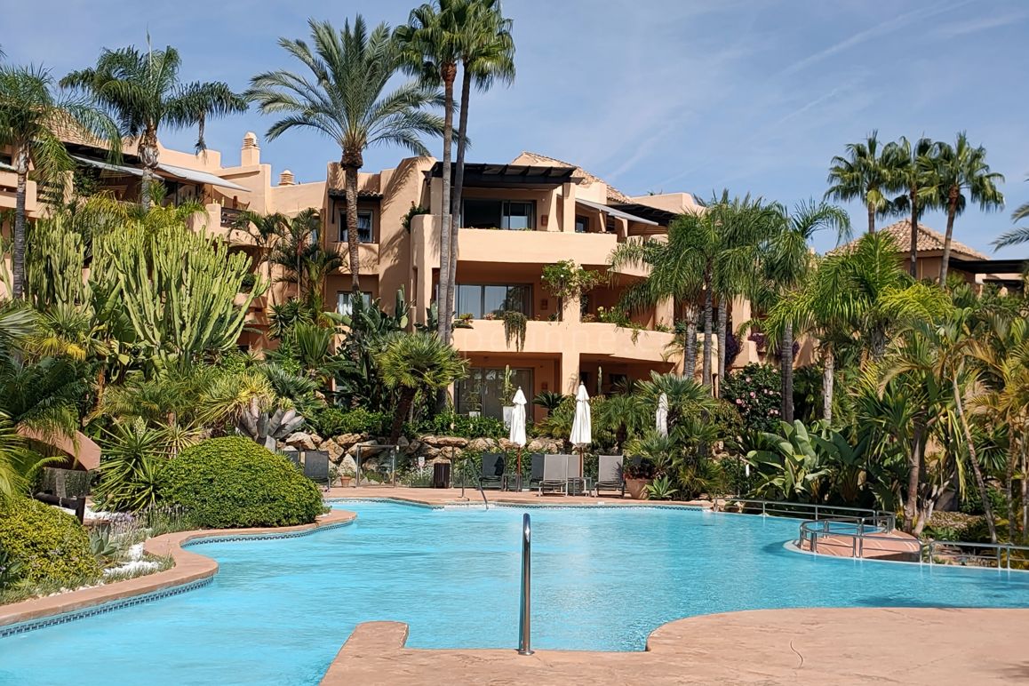 Apartamento de tres dormitorios en Mansion Club, Marbella Golden Mile