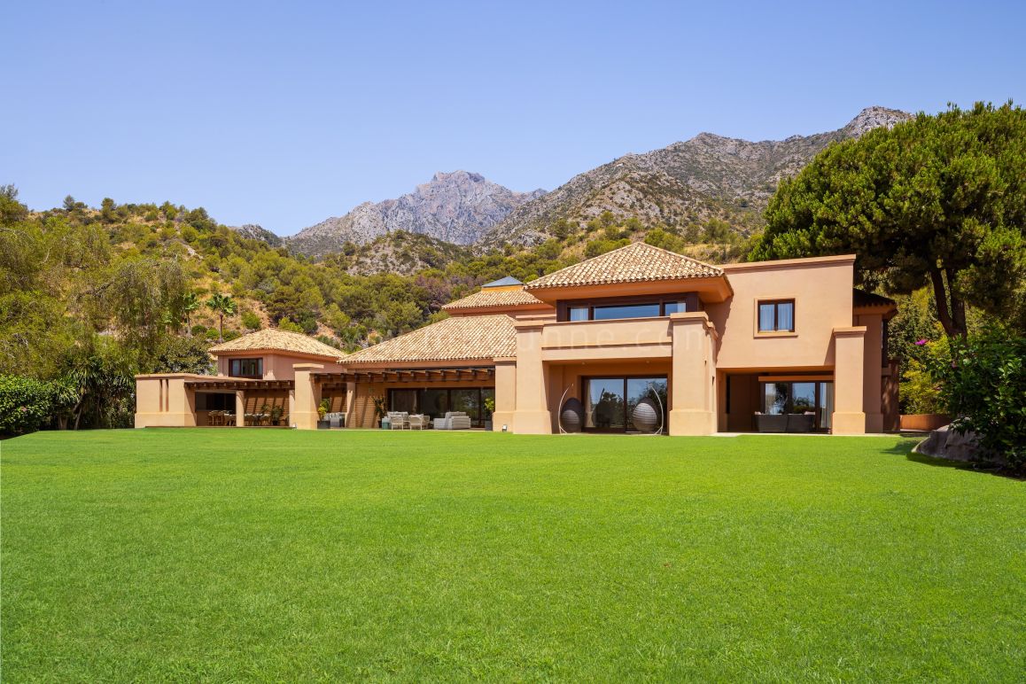 Moderne Luxusvilla mit Panoramablick in der exklusiven Lage Cascada de Camoján, Marbella