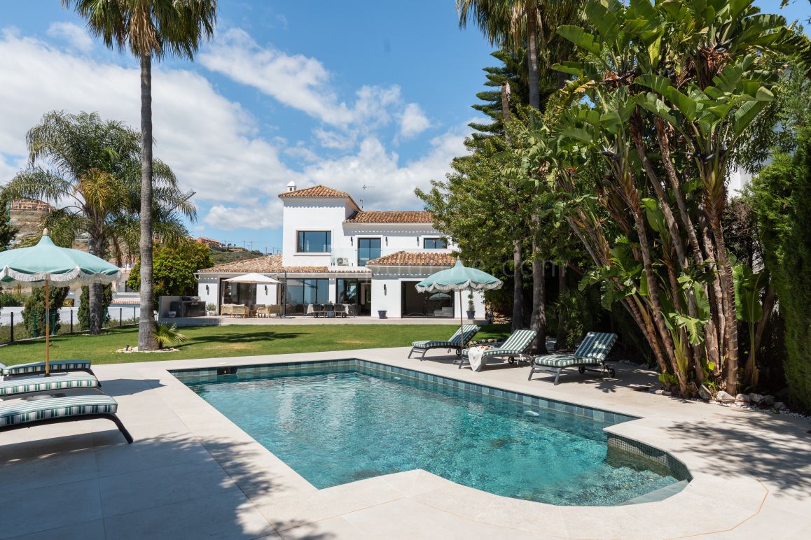 Villa contemporaine de six chambres avec vue mer à Benahavís