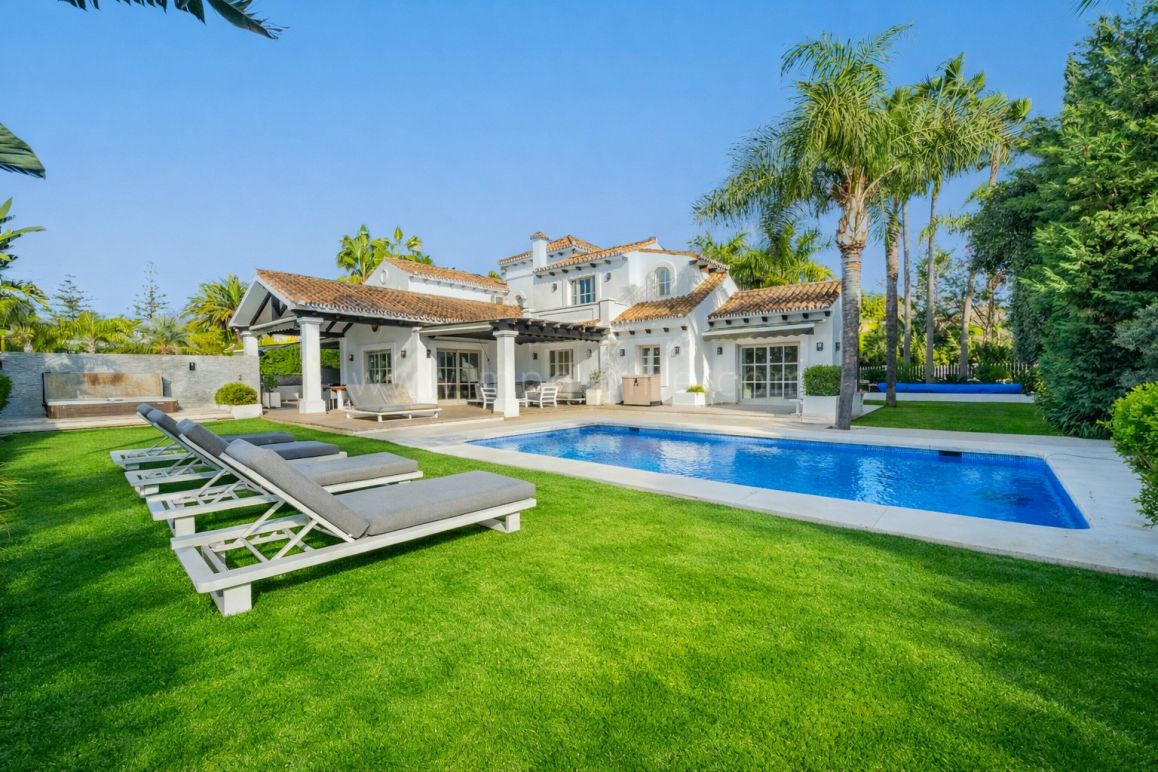Classic Golf-Front Villa in Nueva Andalucía