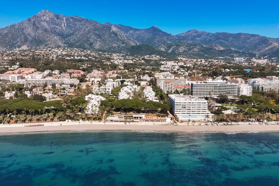 Penthouse Duplex, près de la plage, Milla de Oro á Marbella