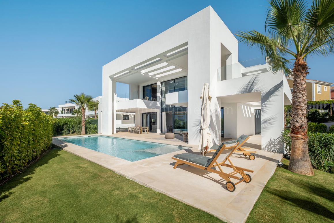 Modern Six Bedroom Villa in El Paraiso, Estepona