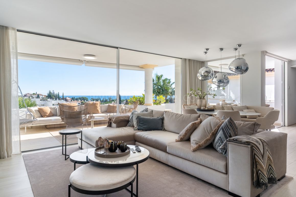 Duplex Penthouse with Sea Views in Marbella Golden Mile