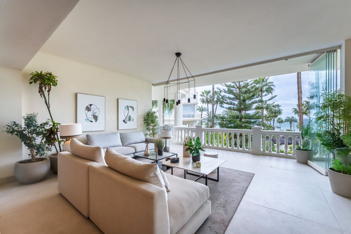 Frontline Beach Apartment in Las Dunas Park, Estepona