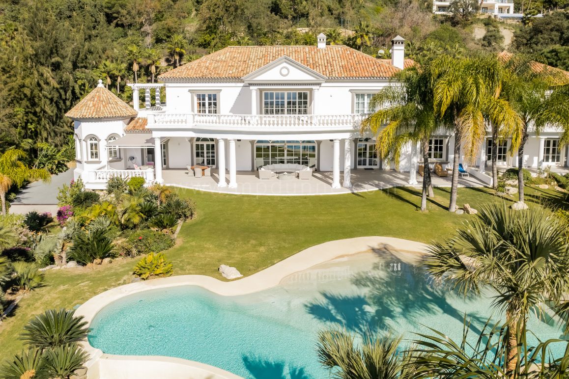 Villa de Lujo con Vistas al Mar y Piscina Infinita en La Zagaleta