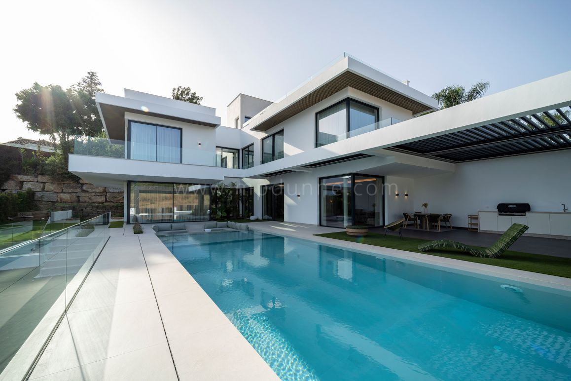 Villa Contemporánea Llave en Mano con Vistas al Mar en El Paraíso Alto, Benahavís