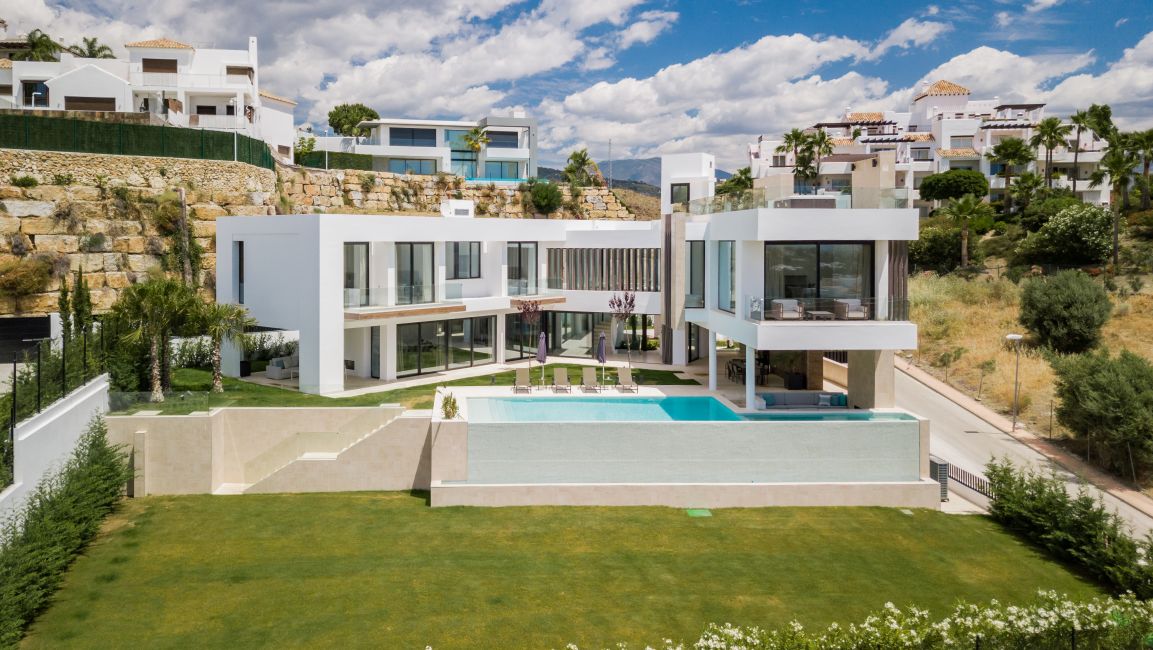 Neue, hochmoderne, zeitgenössische Villa mit Panoramablick auf das Meer und den Golf
