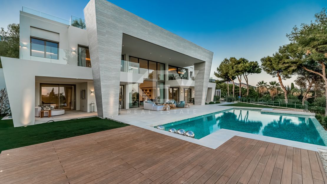 Villa Panorama: Un Retiro Inigualable de Lujo y Vistas en Sierra Blanca, Milla de Oro, Marbella 