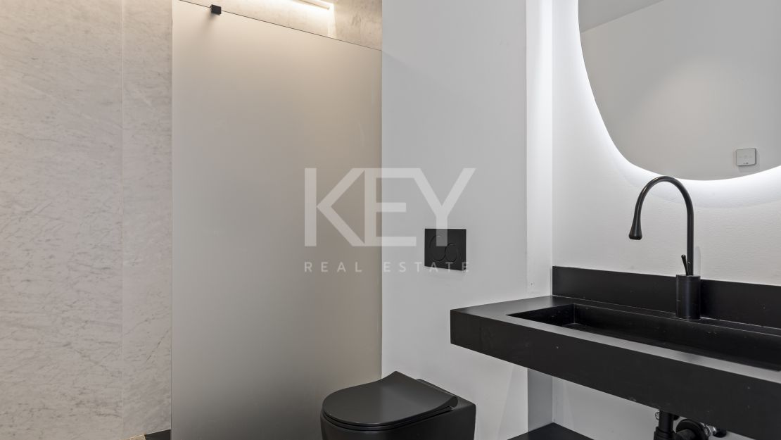 Villa moderna de nueva construcción con piscina infinita, jacuzzi en la azotea y vistas al golf en El Campanario